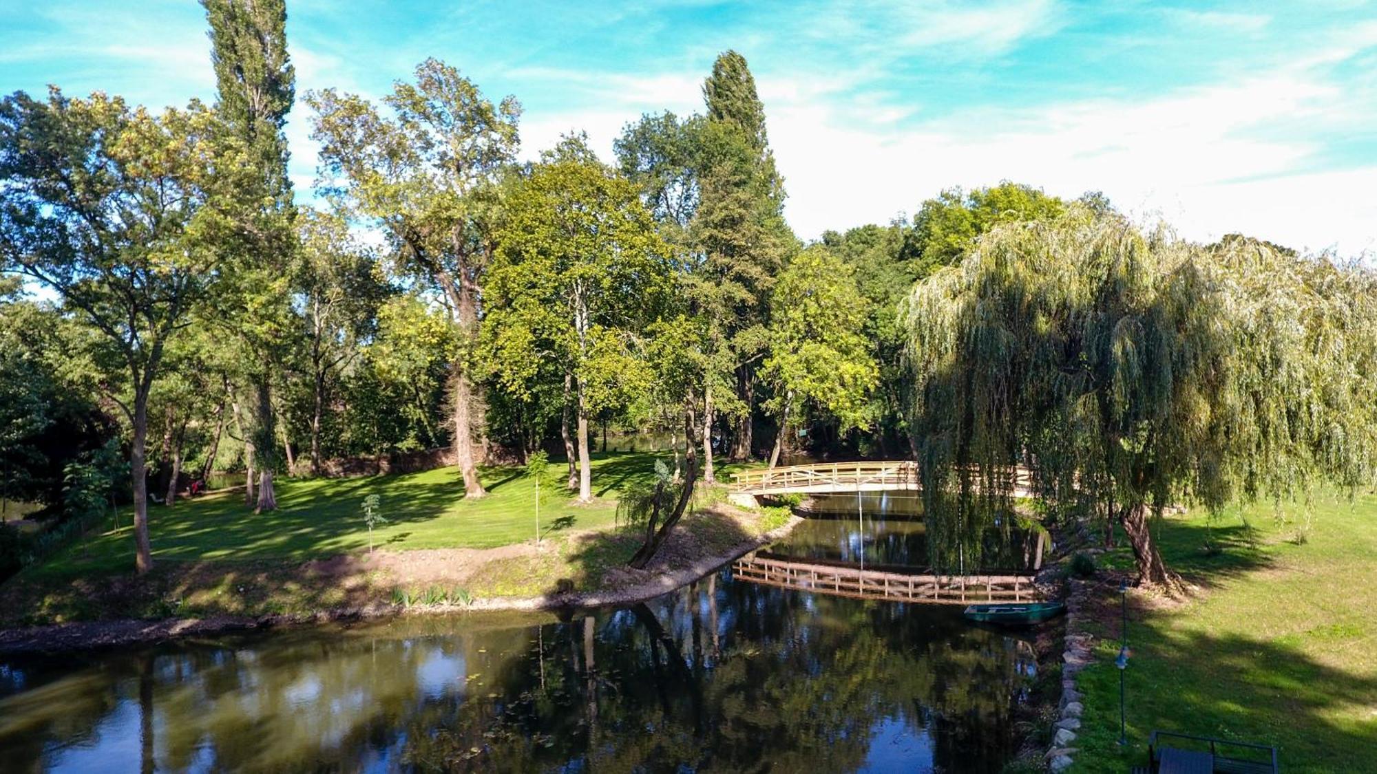 مبيت وإفطار La Chapelle-Saint-Aubin Au Fil De L'Eau المظهر الخارجي الصورة